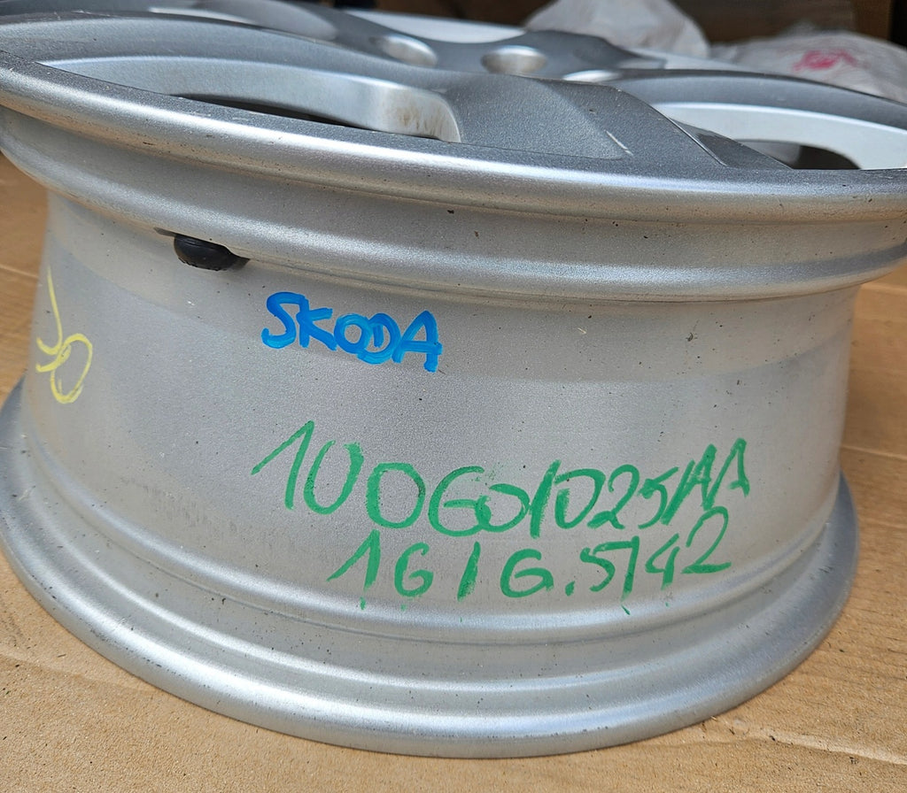 1x Alufelge 16 Zoll 6.5" 5x100 42ET Glanz Silber 1U0601025 Skoda Octavia FEL1879454767du