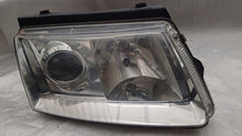 Laden Sie das Bild in den Galerie-Viewer, Frontscheinwerfer VW Passat Xenon Rechts Scheinwerfer Headlight SCH2935549320cd