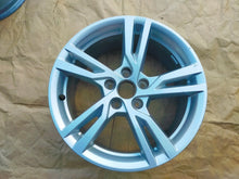 Laden Sie das Bild in den Galerie-Viewer, 1x Alufelge 17 Zoll 7.5&quot; 5x112 43ET Silber 8V0601025DD Audi Rim Wheel