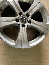Load image into Gallery viewer, 1x Alufelge 17 Zoll 7.5" 5x112 40ET Glanz Silber A2134011200 Mercedes-Benz W213 FEL1551796967lp