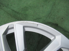 Laden Sie das Bild in den Galerie-Viewer, 1x Alufelge 17 Zoll 6.5" 5x112 43ET Glanz Silber 8Y0601025L Audi A3 Rim Wheel FEL2994884047uh