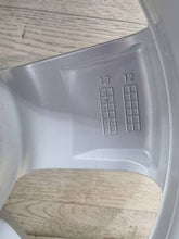 Load image into Gallery viewer, 1x Alufelge 15 Zoll 6.0" 5x100 43ET Glanz Silber 5J0601025AB Skoda Fabia Ii FEL3771551966kq