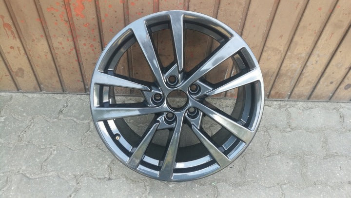 1x Alufelge 17 Zoll 7.5" 5x112 51ET Glanz Silber 8V0601025BS Audi A3 Rim Wheel FEL4758112074az