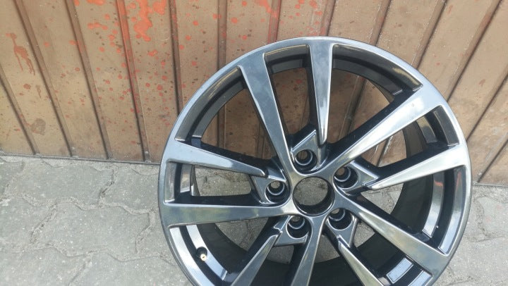 1x Alufelge 17 Zoll 7.5" 5x112 51ET Glanz Silber 8V0601025BS Audi A3 Rim Wheel FEL4758112074az