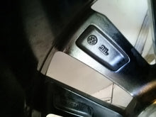 Load image into Gallery viewer, 1x Alufelge 17 Zoll 7.0" 5x112 45ET Glanz Schwarz 2GA601025N VW T-Roc I FEL5548619612pa