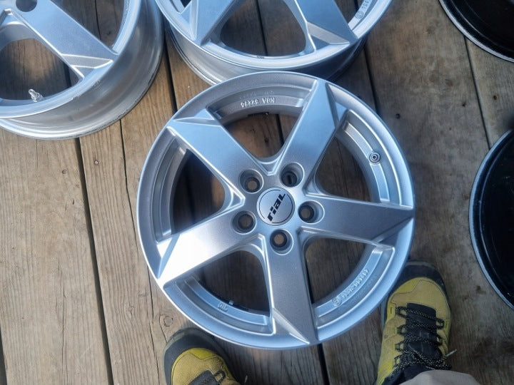 1x Alufelge 15 Zoll 5.5" 5x100 40ET Glanz Silber KBA52236 VW Rim Wheel FEL5853117419de