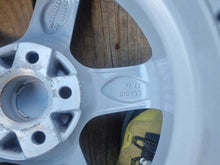Load image into Gallery viewer, 1x Alufelge 15 Zoll 5.5" 5x100 40ET Glanz Silber KBA52236 VW Rim Wheel FEL5853117419de