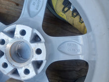 Load image into Gallery viewer, 1x Alufelge 15 Zoll 5.5" 5x100 40ET Glanz Silber KBA52236 VW Rim Wheel FEL5853117419de