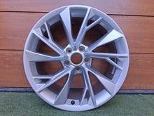 Load image into Gallery viewer, 1x Alufelge 18 Zoll 8.5" 5x112 29ET Glanz Silber 8W0601025FM Audi A4 Rim Wheel FEL6425836884ej