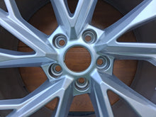 Load image into Gallery viewer, 1x Alufelge 18 Zoll 8.5" 5x112 29ET Glanz Silber 8W0601025FM Audi A4 Rim Wheel FEL6425836884ej