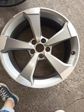 Load image into Gallery viewer, 1x Alufelge 19 Zoll 8.5" 5x112 40ET Glanz 8W0601025CG Audi Rim Wheel FEL7415162169bi