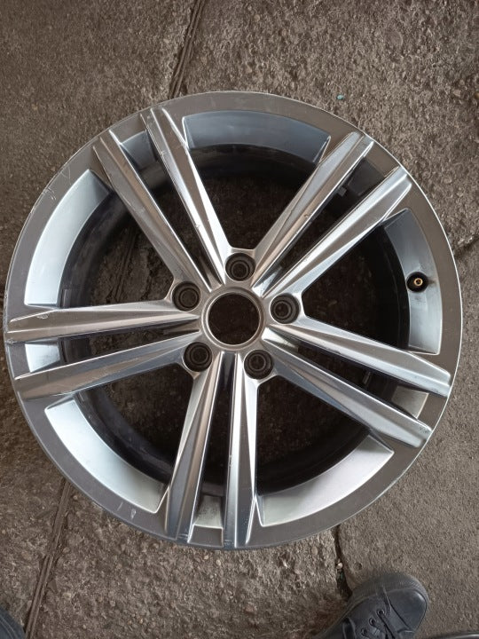 1x Alufelge 17 Zoll 7.0" 5x112 49ET Glanz Grau 5G0601025DD VW Rim Wheel FEL9633390652rn
