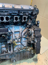 Laden Sie das Bild in den Galerie-Viewer, Motor VW T5 AXD 2.5 TDI 130PS 96kW Diesel Engine Unkomplett MOT8314937066nq