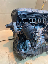 Laden Sie das Bild in den Galerie-Viewer, Motor VW T5 AXD 2.5 TDI 130PS 96kW Diesel Engine Unkomplett MOT8314937066nq