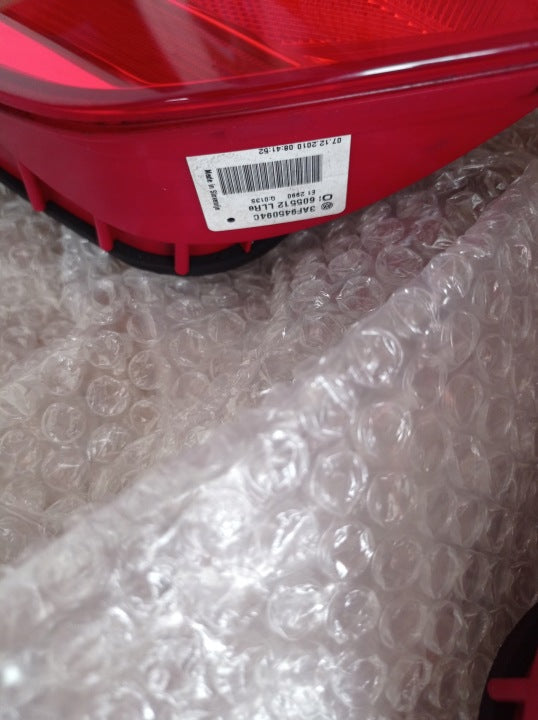 Rückleuchte VW Passat B7 3AF945093B Ein Stück (Rechts oder Links) Rearlight RUK1065996030yx