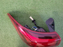Laden Sie das Bild in den Galerie-Viewer, Rückleuchte Mitsubishi Outlander III 2AR1YS1 Links Rearlight RUK1084555101ud