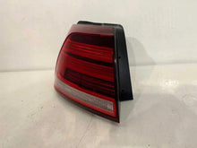 Laden Sie das Bild in den Galerie-Viewer, Rückleuchte VW VII Links Rearlight RUK1262811011bu