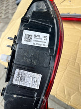 Laden Sie das Bild in den Galerie-Viewer, Rückleuchte Kia Proceed J7924-24110 J7924-23110 Ein Stück (Rechts oder Links) RUK1347189040lt