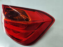 Laden Sie das Bild in den Galerie-Viewer, Rückleuchte BMW 3 7372784 Ein Stück (Rechts oder Links) Rearlight RUK1392796698dh