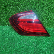 Laden Sie das Bild in den Galerie-Viewer, Rückleuchte Mercedes-Benz Cabrio A2059063505 Links Rearlight RUK1521093742aw