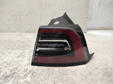 Laden Sie das Bild in den Galerie-Viewer, Rückleuchte Tesla Model 3 PAW3225 Rechts Rearlight RUK1676798934zp