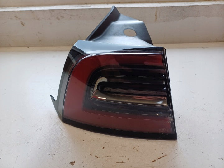 Rückleuchte Tesla Model 3 1502086-99-D Links Rearlight RUK1685360463ta