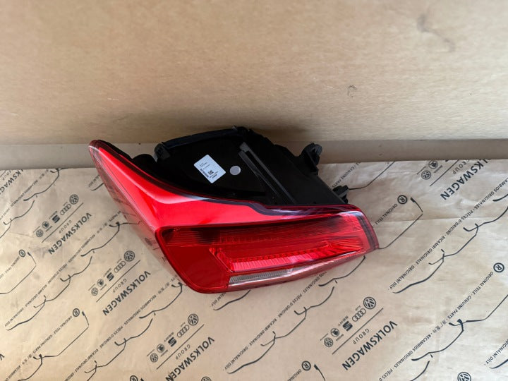 Rückleuchte Audi Q2 81A945069B Links Rearlight RUK2042684556yi
