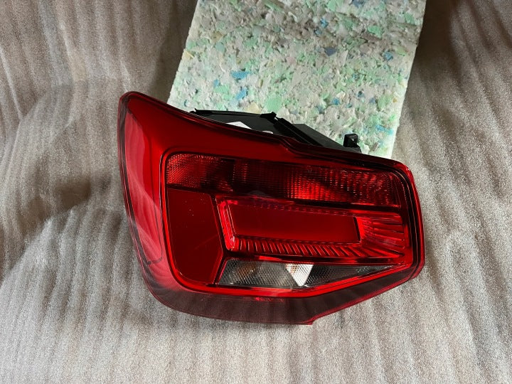 Rückleuchte Audi Q2 81A945069B Links Rearlight RUK2042684556yi
