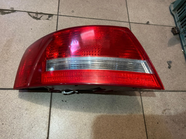 Rückleuchte Audi A6 C6 4F5945095D Ein Stück (Rechts oder Links) Rearlight RUK2219732785mw