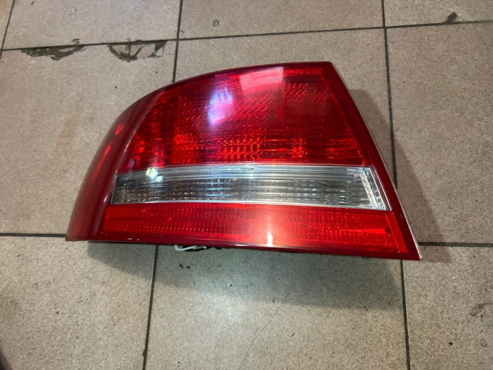 Rückleuchte Audi A6 C6 4F5945095D Ein Stück (Rechts oder Links) Rearlight RUK2219732785mw