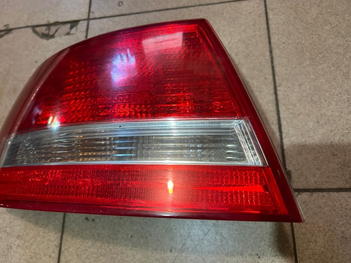 Rückleuchte Audi A6 C6 4F5945095D Ein Stück (Rechts oder Links) Rearlight RUK2219732785mw