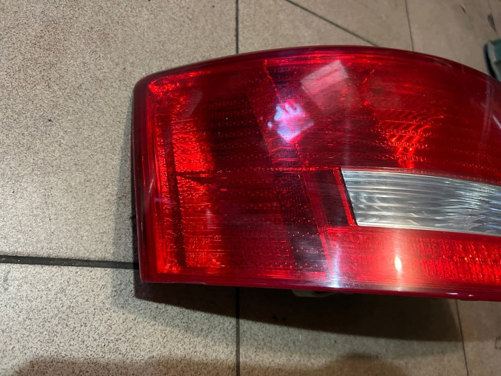 Rückleuchte Audi A6 C6 4F5945095D Ein Stück (Rechts oder Links) Rearlight RUK2219732785mw