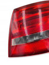 Laden Sie das Bild in den Galerie-Viewer, Rückleuchte Audi A4 219702 Rechts Rearlight RUK2590394892wm
