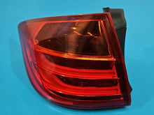 Laden Sie das Bild in den Galerie-Viewer, Rückleuchte BMW F30 1571610 Links Rearlight RUK2668751654bs