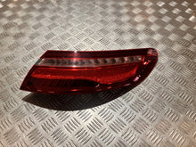 Laden Sie das Bild in den Galerie-Viewer, Rückleuchte Mercedes-Benz Cabriolet A2389062101 Rechts Rearlight RUK2827941103wh