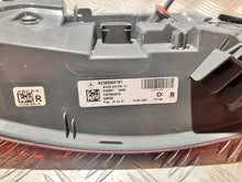 Laden Sie das Bild in den Galerie-Viewer, Rückleuchte Mercedes-Benz Cabriolet A2389062101 Rechts Rearlight RUK2827941103wh