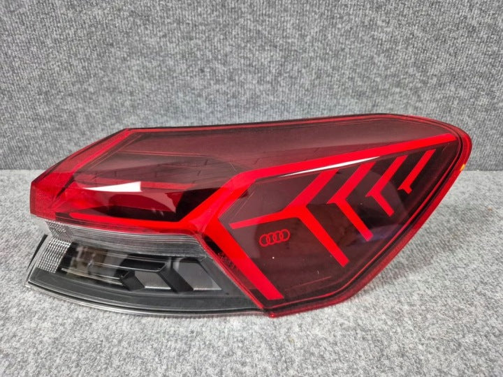 Rückleuchte Audi E-Tron 89A945070 Rechts Rearlight RUK2859653493im