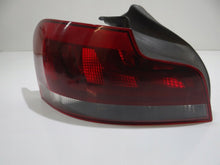 Laden Sie das Bild in den Galerie-Viewer, Rückleuchte BMW E88 7327275 Links Rearlight RUK2924956029lf