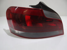 Laden Sie das Bild in den Galerie-Viewer, Rückleuchte BMW E88 7327275 Links Rearlight RUK2924956029lf