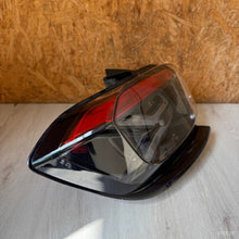 Laden Sie das Bild in den Galerie-Viewer, Rückleuchte Jeep 00521707370 Links Rearlight RUK3289447368lz