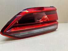 Laden Sie das Bild in den Galerie-Viewer, Rückleuchte VW Touareg 760945093 Ein Stück (Rechts oder Links) Rearlight RUK3506378003mt