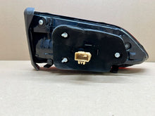 Laden Sie das Bild in den Galerie-Viewer, Rückleuchte VW Touareg 760945093 Ein Stück (Rechts oder Links) Rearlight RUK3506378003mt