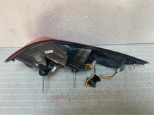 Laden Sie das Bild in den Galerie-Viewer, Rückleuchte Ford Focus NX7B-13404-EA Rechts Rearlight RUK3904609062ik