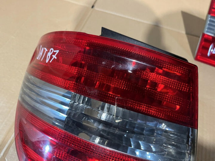 Rückleuchte Mercedes-Benz W245 A1698202664 Ein Stück (Rechts oder Links) RUK4204513888ry