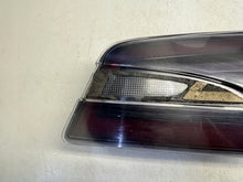 Laden Sie das Bild in den Galerie-Viewer, Rückleuchte Tesla S 6005924-00-E Rechts Rearlight RUK4372959576ur