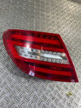Laden Sie das Bild in den Galerie-Viewer, Rückleuchte Mercedes-Benz W204 2048201864 Links Rearlight RUK4397372685qe
