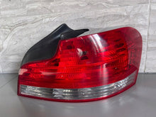 Laden Sie das Bild in den Galerie-Viewer, Rückleuchte BMW 1 E88 Coupe E82 Ein Stück (Rechts oder Links) Rearlight RUK4455019986th