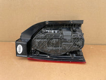 Laden Sie das Bild in den Galerie-Viewer, Rückleuchte Skoda Multivan 7E0945096AD Rechts Rearlight RUK4488802547jp