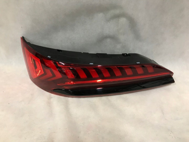 Rückleuchte Audi Q7 4M0945093H Links Rearlight RUK4540135569ra