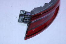 Laden Sie das Bild in den Galerie-Viewer, Rückleuchte Kia Proceed J792422110 Rechts Rearlight RUK4565081011qa